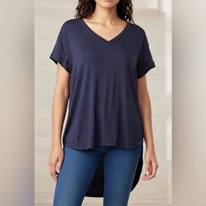 Clothe and Stone Short Sleeve Vneck Top Size Medium